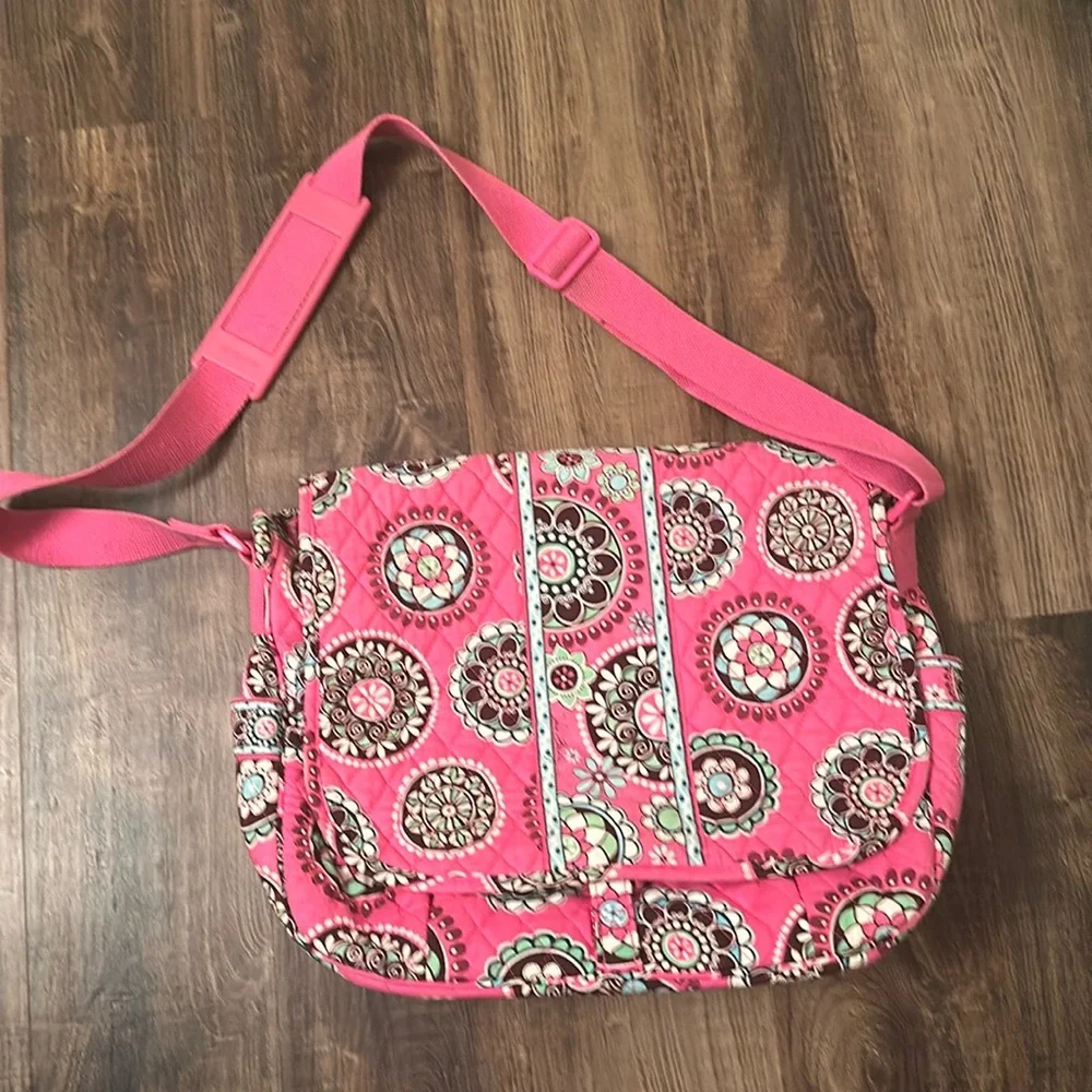 Vera Bradley pink cupcake messenger bag